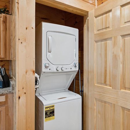 The 3 Bears Is A Newly Built 3 Bedroom Cabin Only 3 Minutes From The Parkway! Pigeon Forge Esterno foto