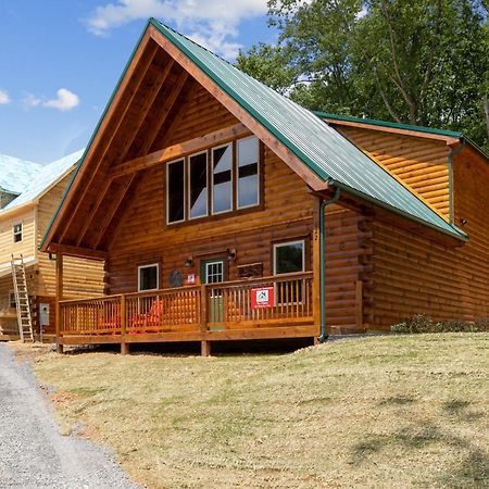 The 3 Bears Is A Newly Built 3 Bedroom Cabin Only 3 Minutes From The Parkway! Pigeon Forge Esterno foto