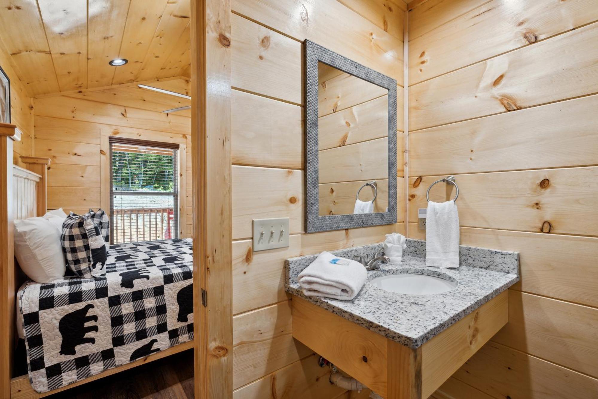The 3 Bears Is A Newly Built 3 Bedroom Cabin Only 3 Minutes From The Parkway! Pigeon Forge Esterno foto
